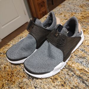 Nike Sock Dart SE Running Shoes Women's Sz 9 Vachetta Tan Gray Black 862412-001